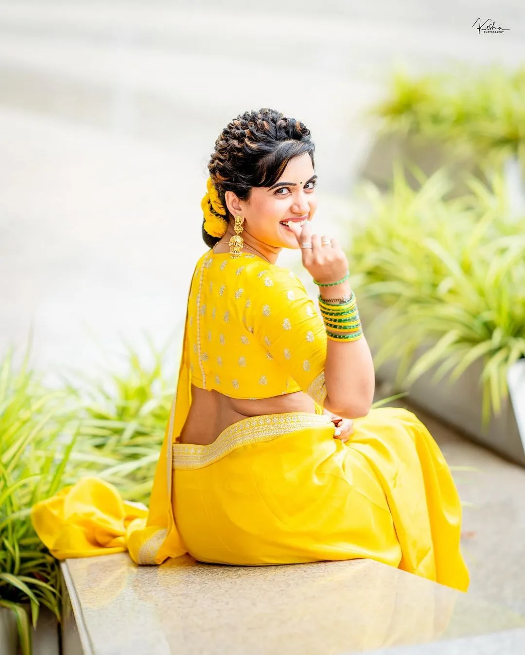 TOLLYWOOD ACTRESS SRAVANTHI CHOKARAPU IMAGES IN YELLOW SAREE BLOUSE 8